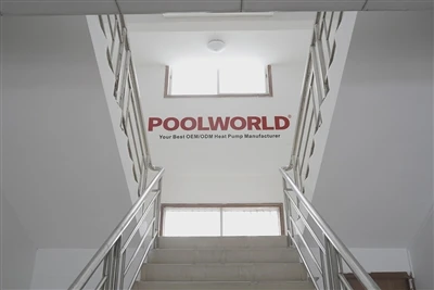 Poolworld의 공기 공급원 난방 시스템을 통한 환경 보호 – 비용과 환경을 절약하세요!